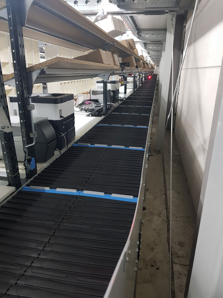 Discharge conveyor in logistics