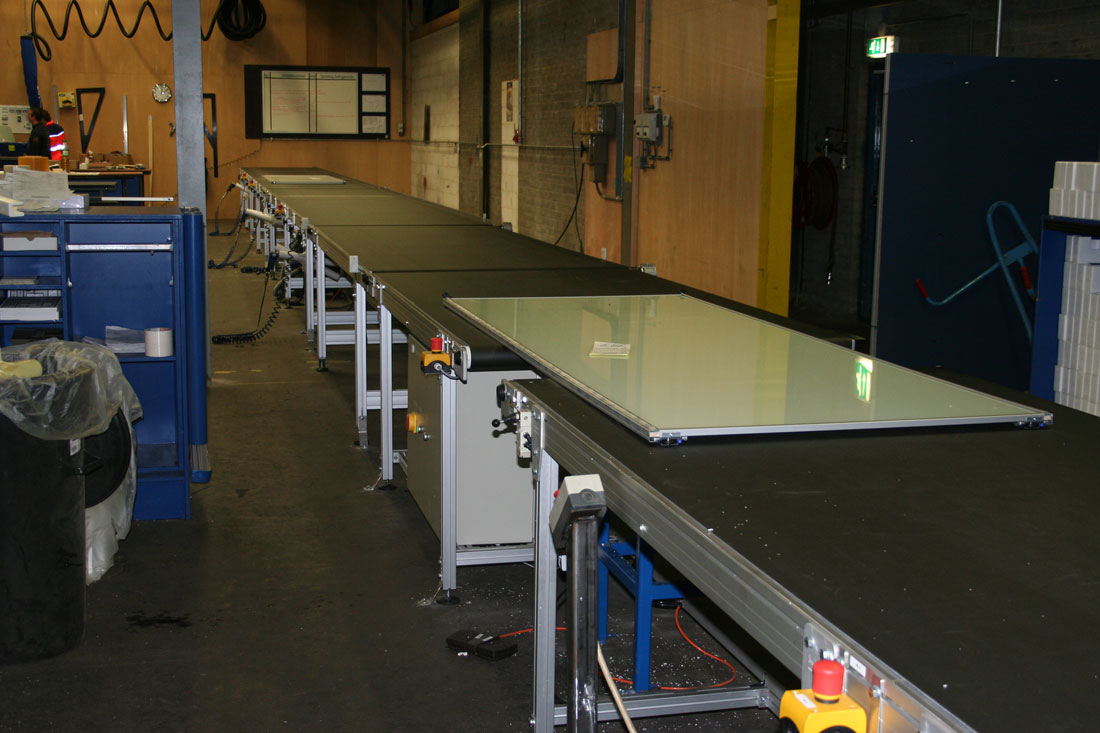 Belt conveyors with door panels