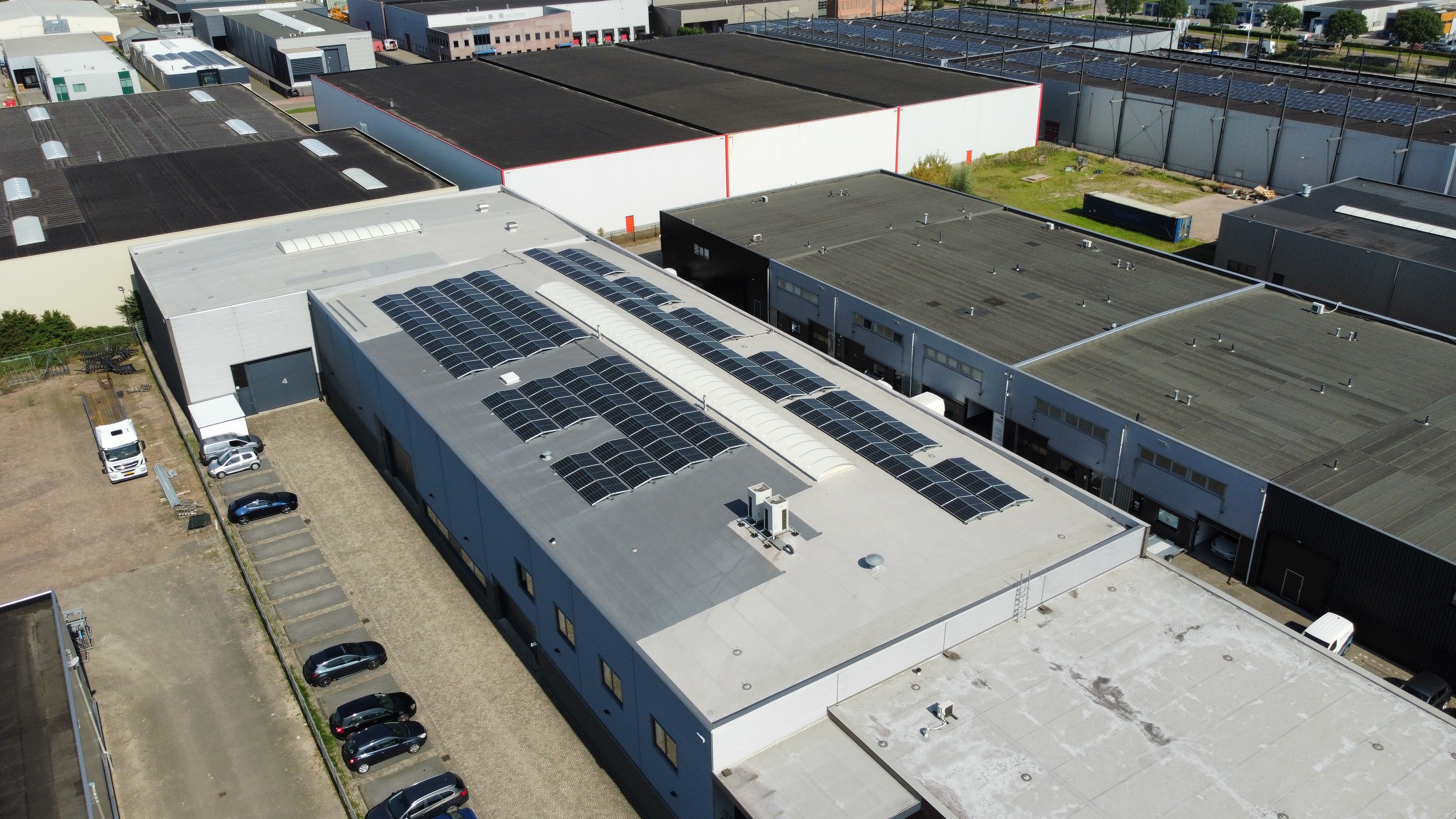 BCK Holland zet duurzame stap: voltooiing zonnepaneleninstallatie.