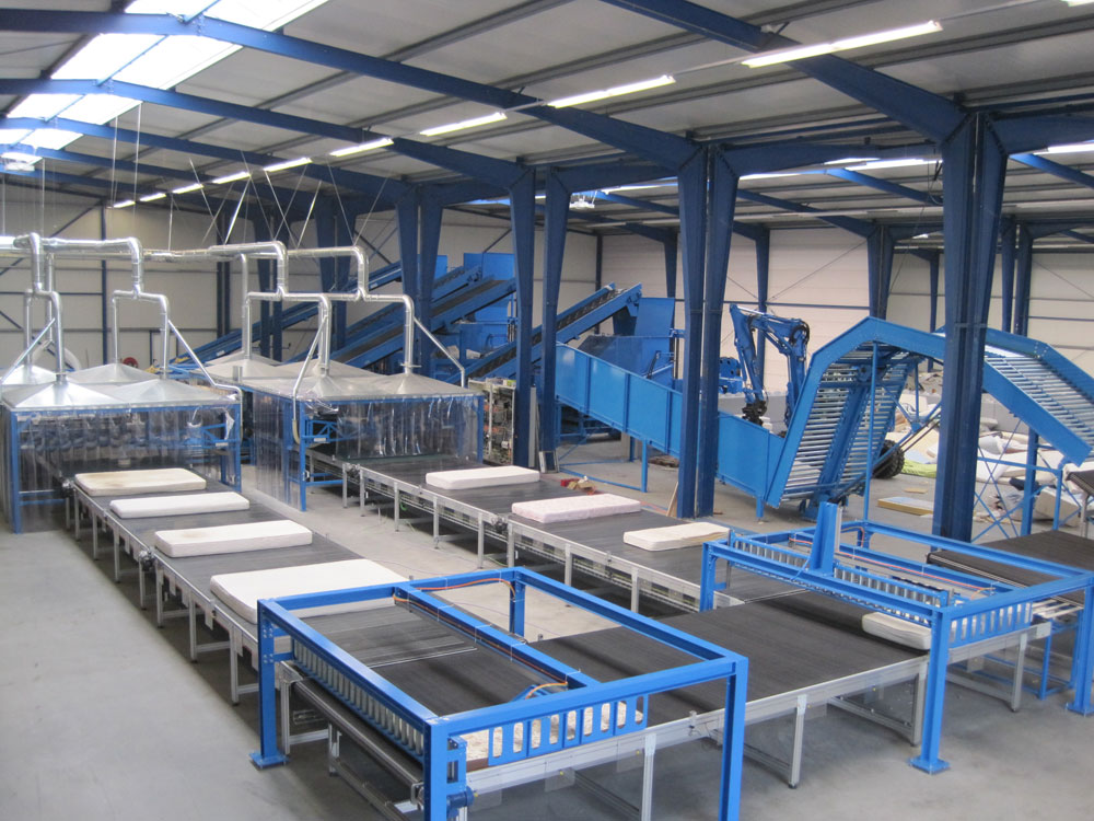 Segment conveyors in mattress recycling