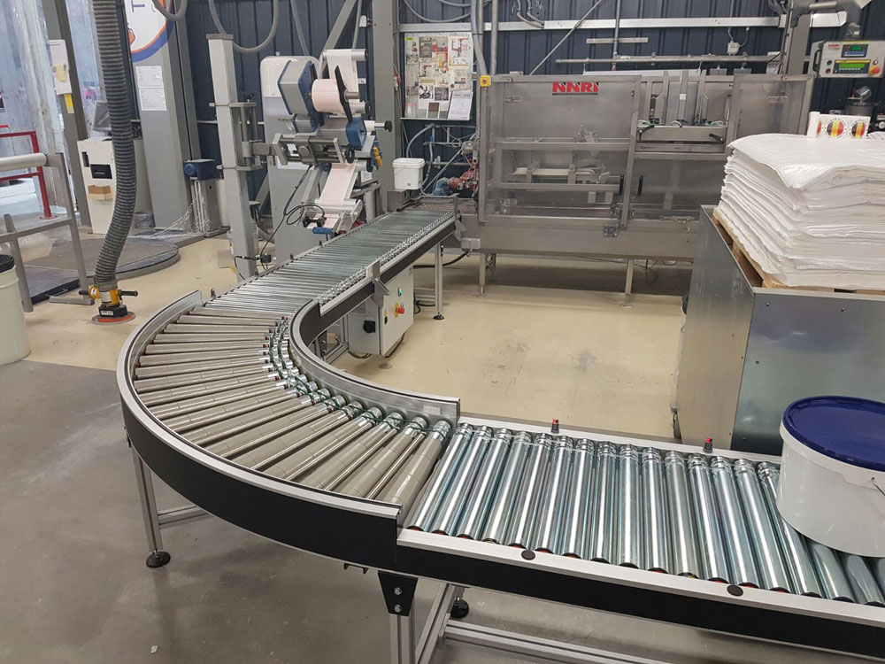 Discharge roller conveyor for paint buckets