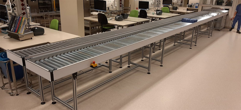 Roller conveyor system in a hospital