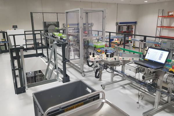 Chain conveyor with turning station