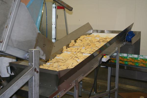 Conveyor for potato waffles