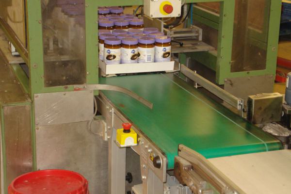 Packaging of milk powder