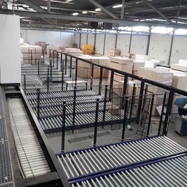 Pallet conveyors at door manufacturer