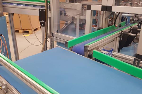 Production cell for plastic packaging