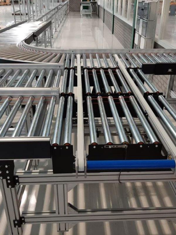 Roller conveyor system in logistics