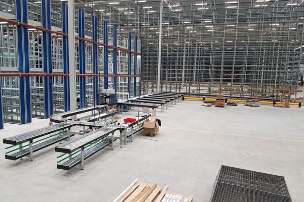 Roller conveyor system in logistics