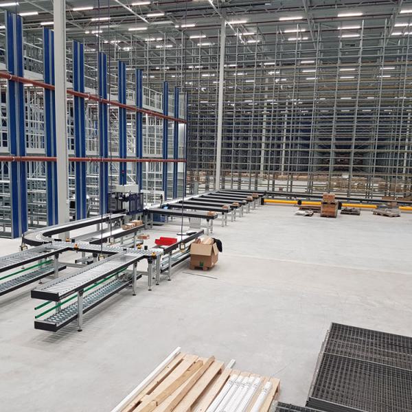 Roller conveyor system in logistics