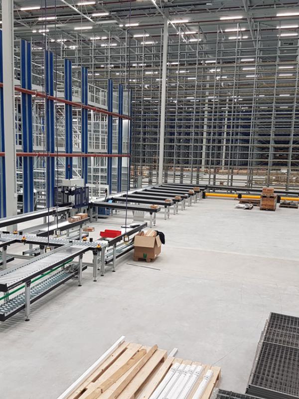 Roller conveyor system in logistics