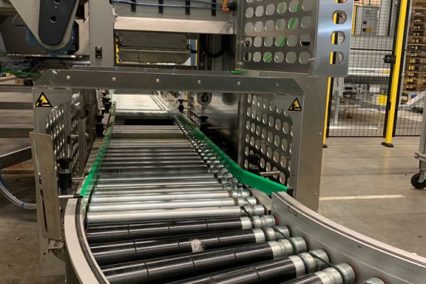 Roller conveyors in packaging machine