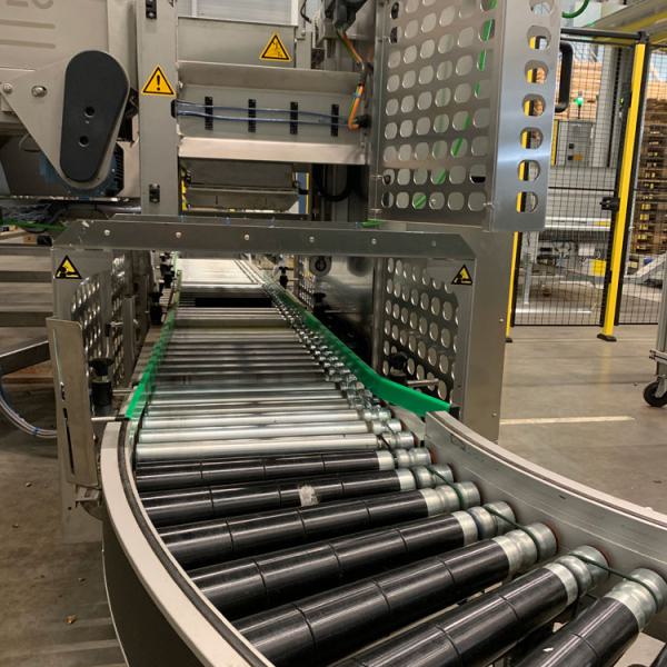 Roller conveyors in packaging machine