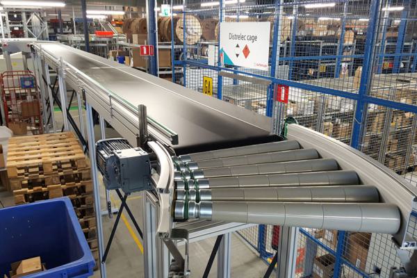 Roller curve conveyor in logistics