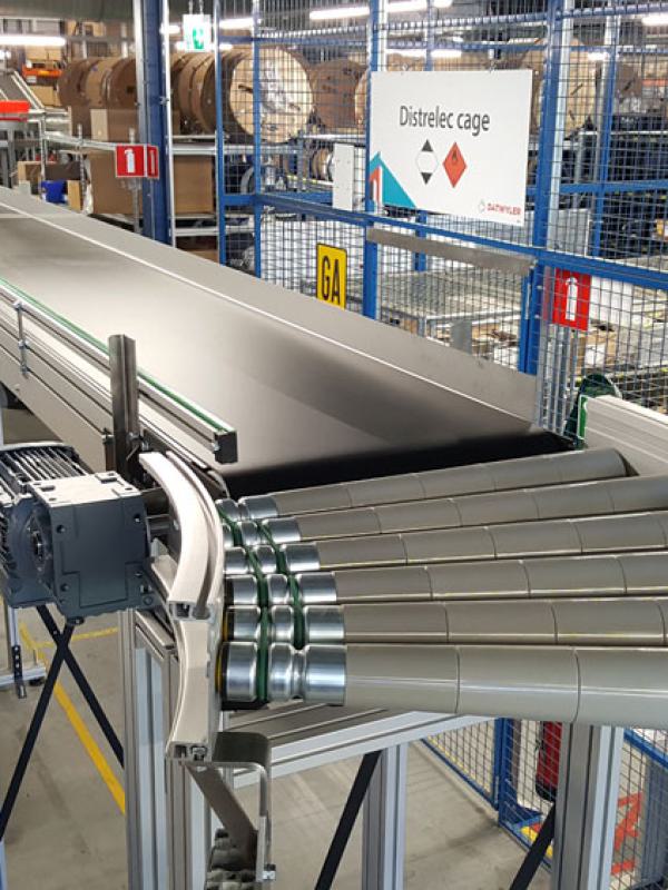 Roller curve conveyor in logistics