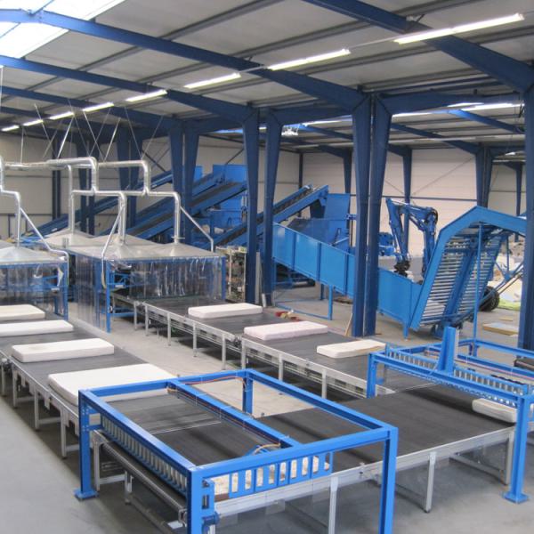 Segment conveyors in mattress recycling