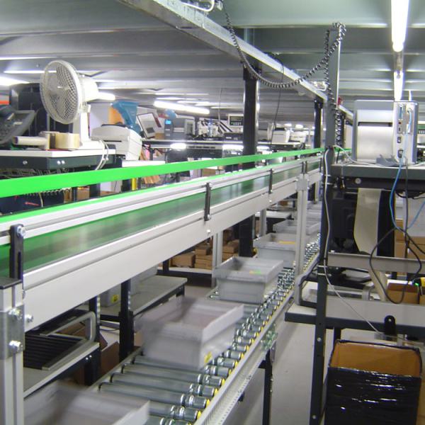 Supply and removal of crates in a warehouse